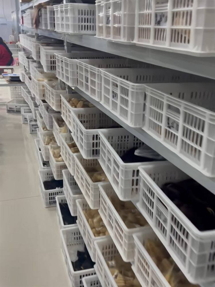 Bundle warehouse stock shelves